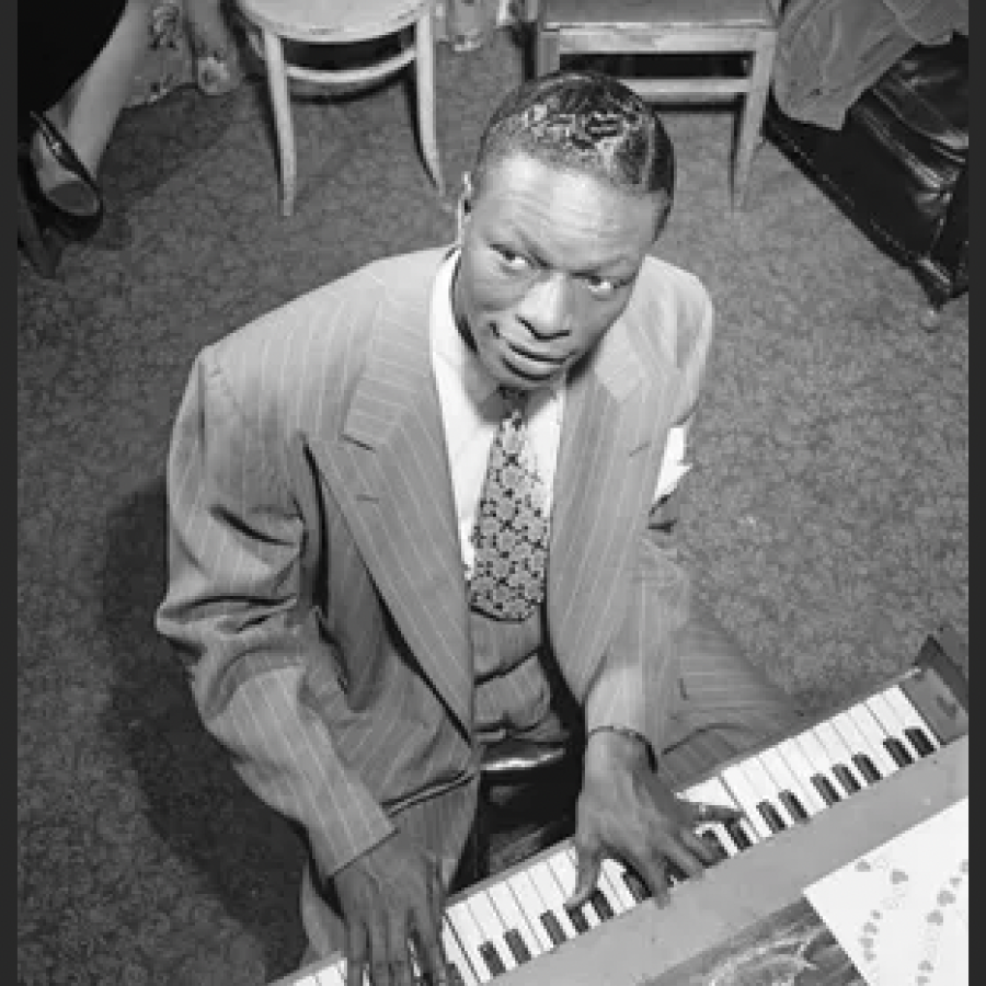 Nostalgia In Grand Place : The Music of Nat King Cole
